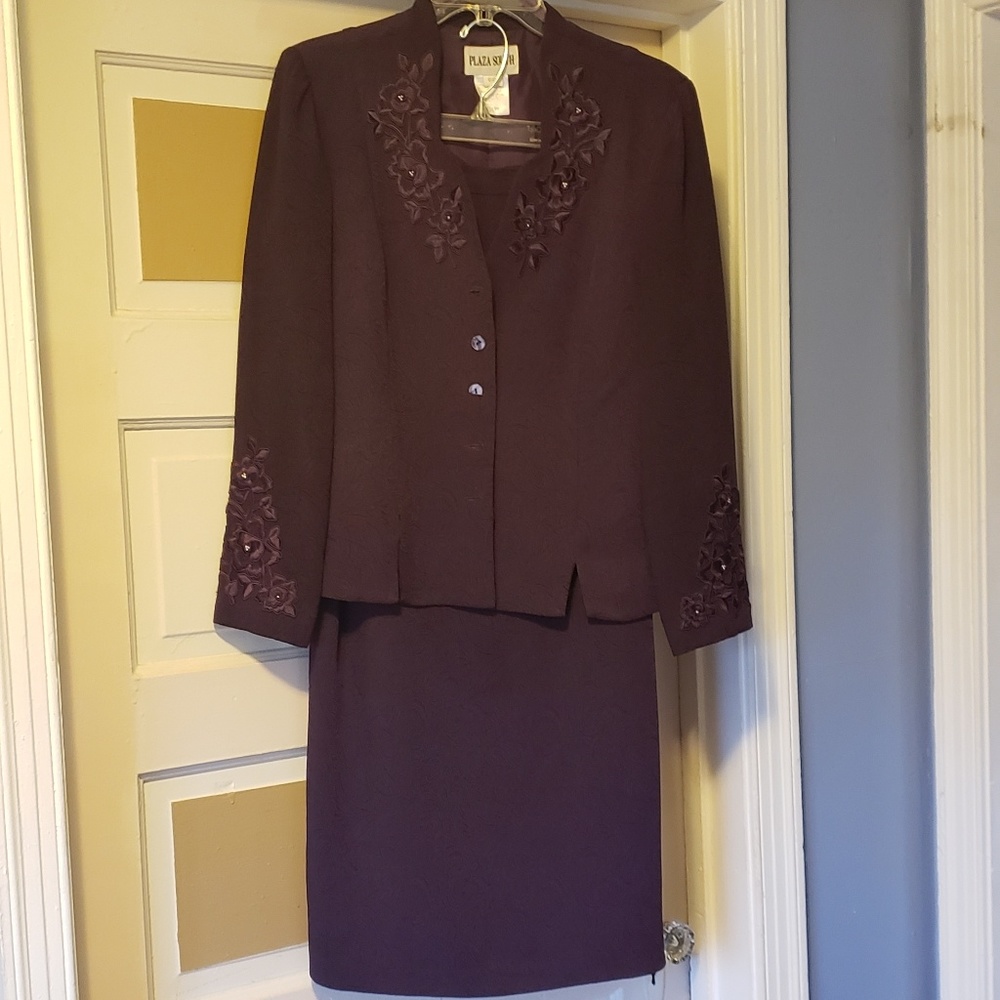 Women's  purple 2-pc suit.